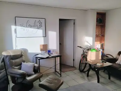 Cozy 1 Bedroom Furnished Apartment – Valley Ridge Tower $1,255/month Available Mid April 2026 Downto...