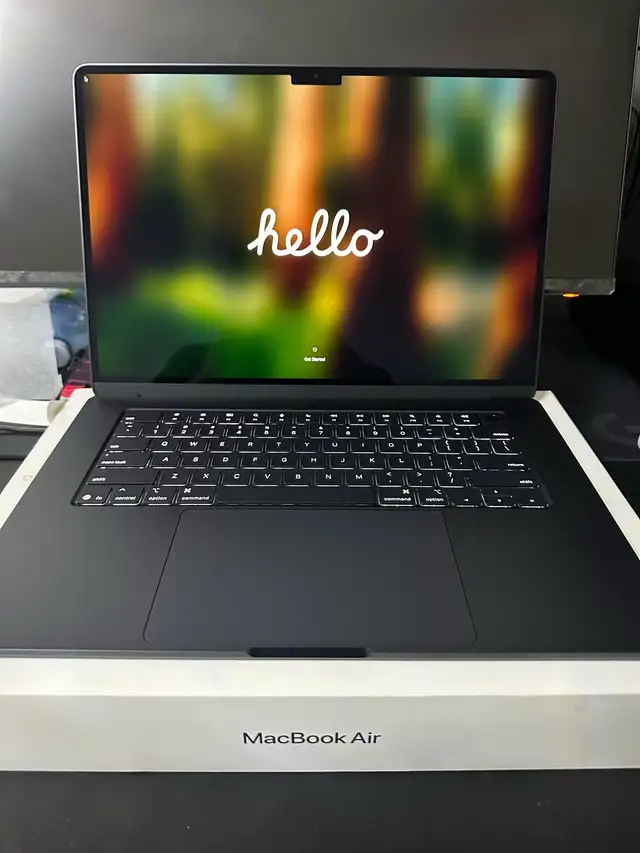Macbook Air M4 15” – Midnight – Like New in Laptops in Oshawa / Durham Region - Image 2