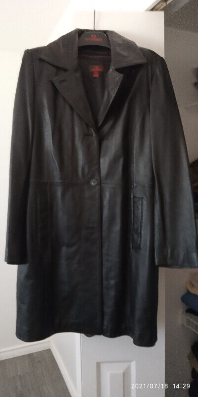 Ladies Leather Jacket in Women's - Tops & Outerwear in Burnaby/New Westminster