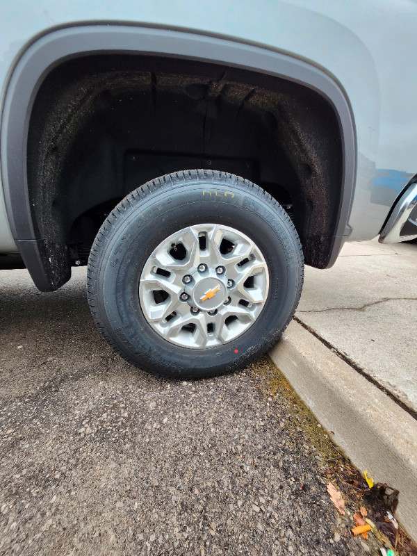 2024 Silverado 2500hd 18in wheel/tire package in Tires & Rims in Hamilton - Image 4