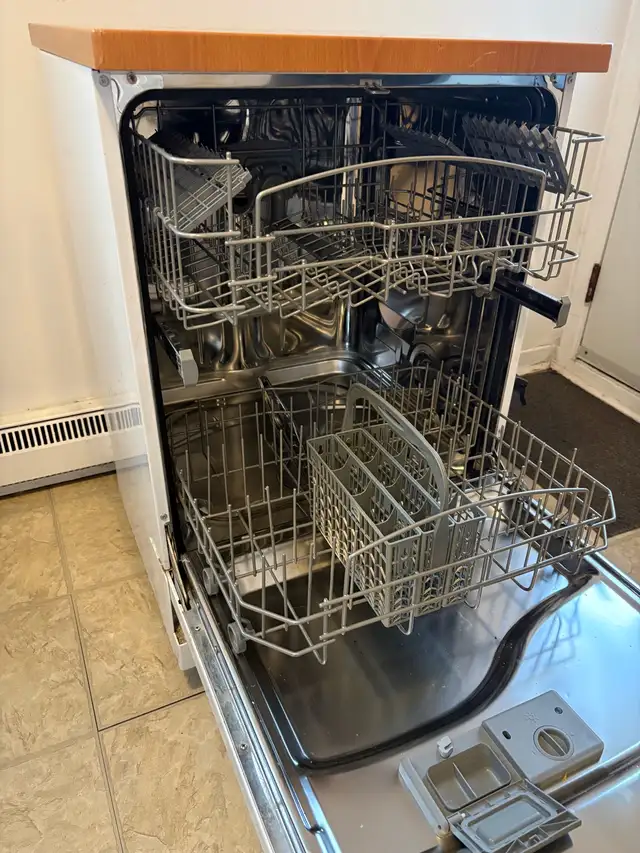 lave vaisselle sur roulettes  in Dishwashers in Trois-Rivières - Image 10