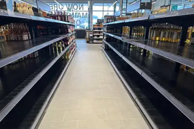 LOCATION - 40 MINS SOUTH WEST HAMILTON THRIVING GROCERY + BEVERAGE STORE WITH PROPERTY – FOR SALE In...