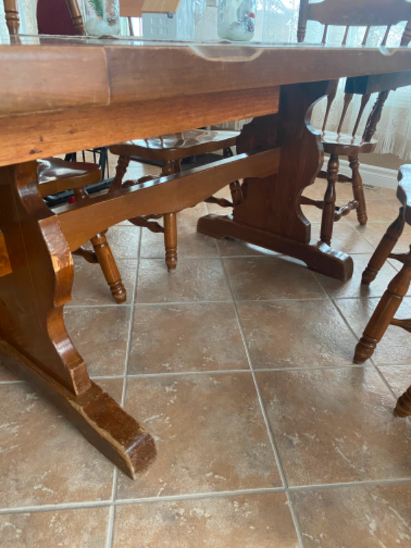 Set de cuisine en bois massif 6 chaises dans Mobilier de salle à manger et cuisine  à Lanaudière - Image 4