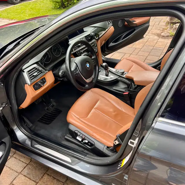 BMW 330i Wagon 2017496772172827873284