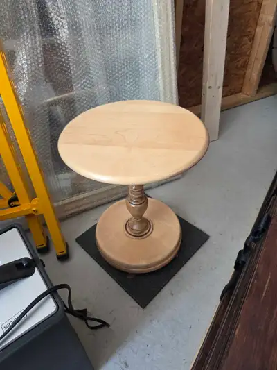 Table de chevet en érable, View more