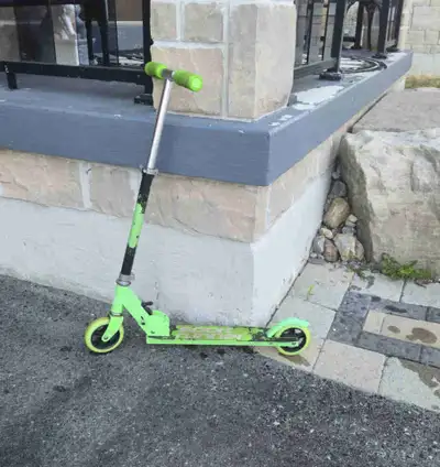 Kids scooter for sale Assembly height: 33 inches Assembly length: 25 inches