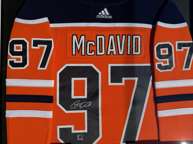 CONNOR MCDAVID Autographed Adidas NHL Edmonton Oilers COA Frame in Arts & Collectibles in City of Toronto - Image 3