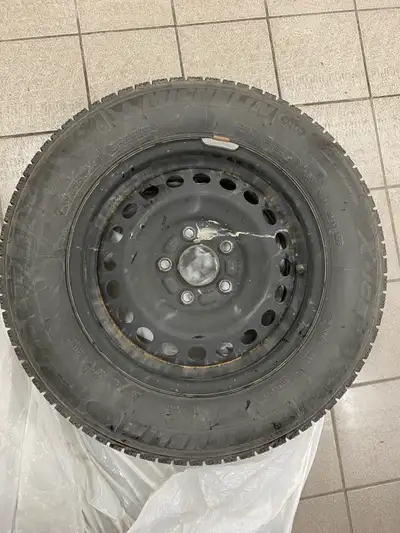 4x MICHELIN X-ICE SNOW TIRES 205/65R15 DOT 2019 More than 60% life left on the tires. Bolt pattern f...