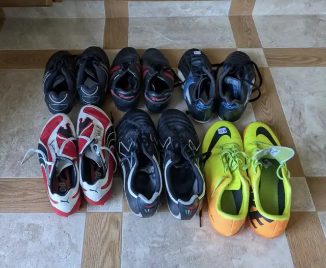 soccer shoes and shin pads for sale in Soccer in Penticton - Image 2