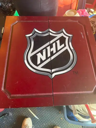 This is an NHL Dart Board in used condition, perfect for any hockey fan looking to add some fun to t...