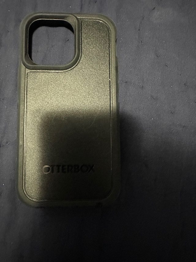Mag safe otterbox case  in Cell Phone Accessories in Mississauga / Peel Region - Image 2