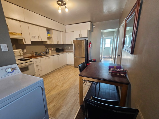 Chambre meublée .TOUT inclus!! Vanier et Limoilou. Libre NOW!!$ — photo 1