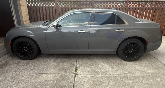 2019 Chrysler 300C HEMI V8 5.7L in Cars & Trucks in London - Image 2