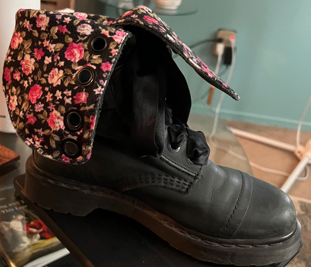   Dr. Martins vintage  price is negotiable!! in Women's - Shoes in Markham / York Region - Image 2