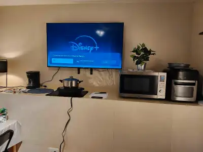 Room for rent in Longueuil/Chambre à louer