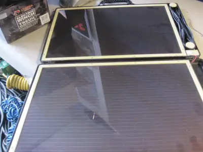 Solar panel est 50 w good for maintaining barreries 60 $ S E DEER RUN