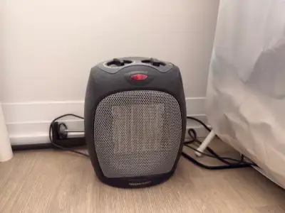 Amazon Basics Ceramic Space Heater. Condition: Used - Good. Pickup in Midtown Toronto. Please messag...