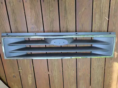 Grille avant pour une Ford Aérostar 1991