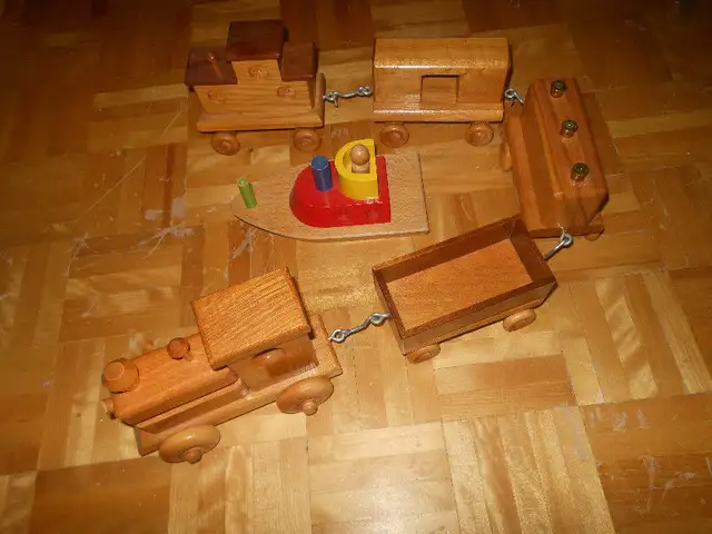 Train & boat in Toys & Games in City of Montréal - Image 3