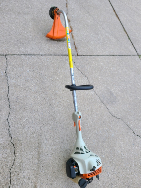 STIHL FS45 Gas powered grass / weed trimmer. Lawnmowers & Leaf