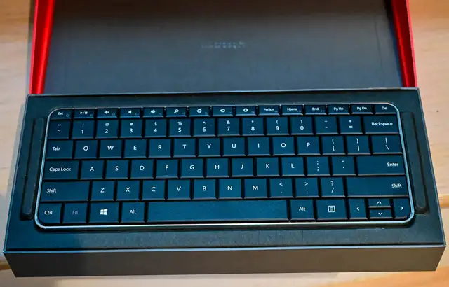 Microsoft Wedge Portable Bluetooth keyboard - brand new! in Mice, Keyboards & Webcams in Cambridge - Image 4