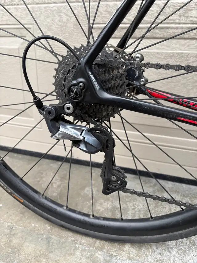 Focus Cayo Disk Full Carbon Road bike in Road in Ottawa - Image 6