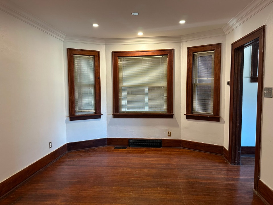 Three Bedroom Renovated Walkerville apartment 2