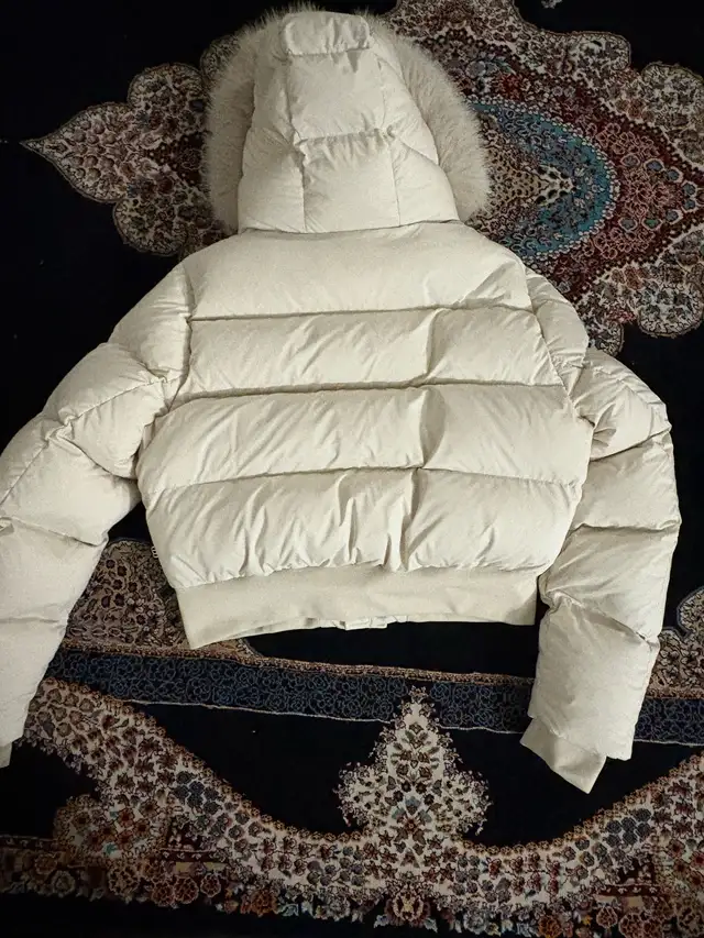 Aritzia Super Chalet Puff  in Women's - Tops & Outerwear in City of Toronto - Image 3