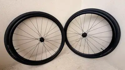 Bontrager Paradigm SL Disc Wheelset - Like New - 700c Thru-Axle, View more