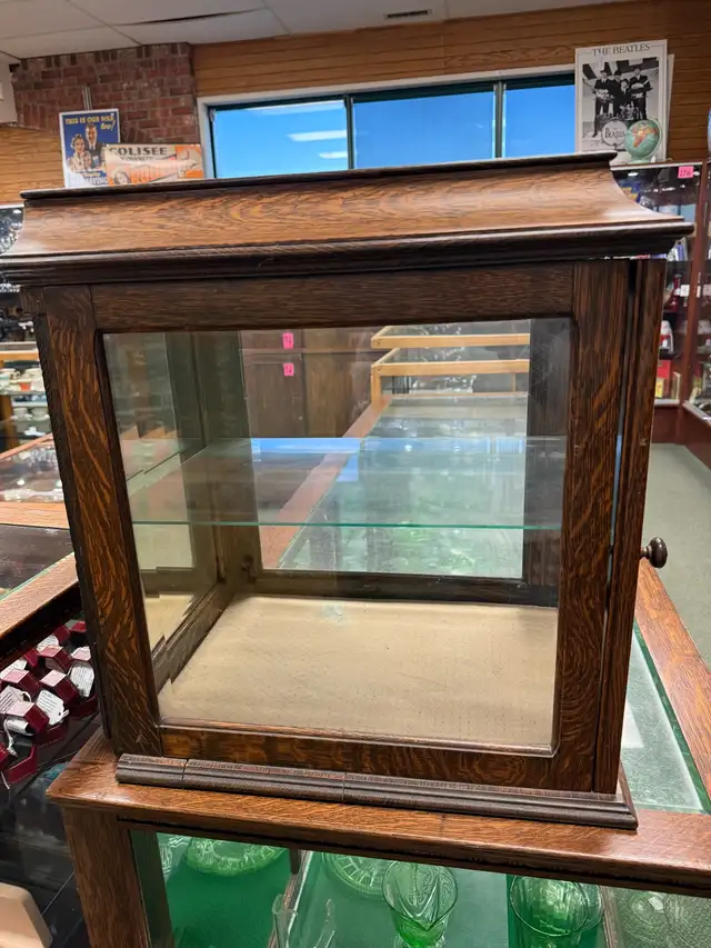 Vintage oak display cabinet  in Hutches & Display Cabinets in Edmonton - Image 3