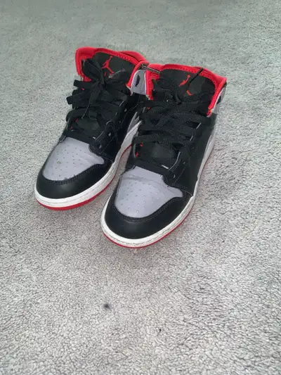 Jordan 1 Mid Bred Shadow Nike’s for children, View more