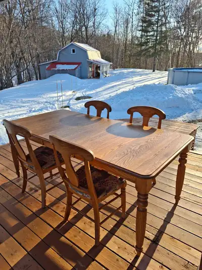 Table et 4 chaises rembourées, View more