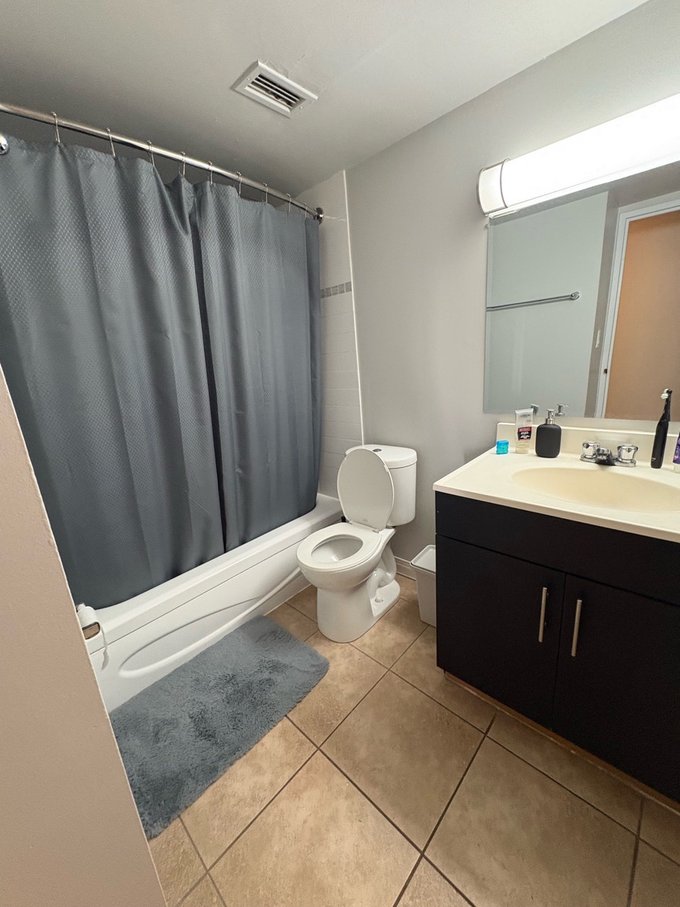 Bright 1-Bedroom in Varsity – Lease Takeover 4