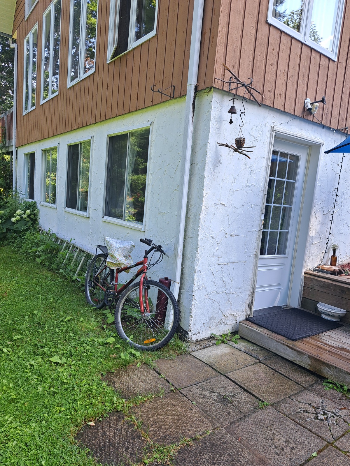 St. Sauveur Basement apt. — photo 1