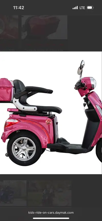 Selling a pink daymak roadster deluxe scooter in good working condition a brand new battery was put...
