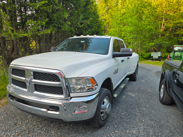 RAM 2014 3500 roues doubles boîte de 8 dans Autos et camions  à Sherbrooke