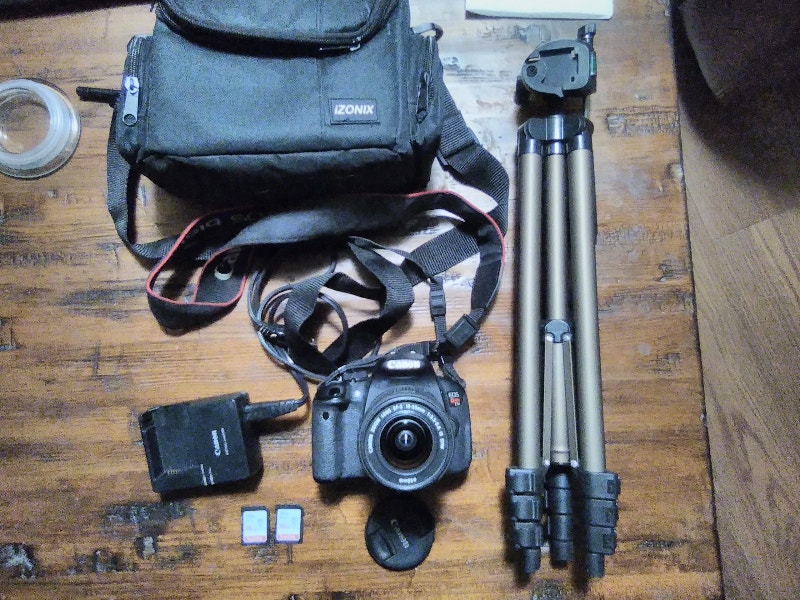 Canon EOS Rebel T5i DSLR camera FULL SET (tripod+bag+sd cards