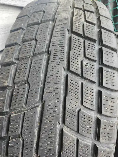 Selling a set of Yokohama winter tire on steel rim in very good condition size 215-70-16 come off Ni...