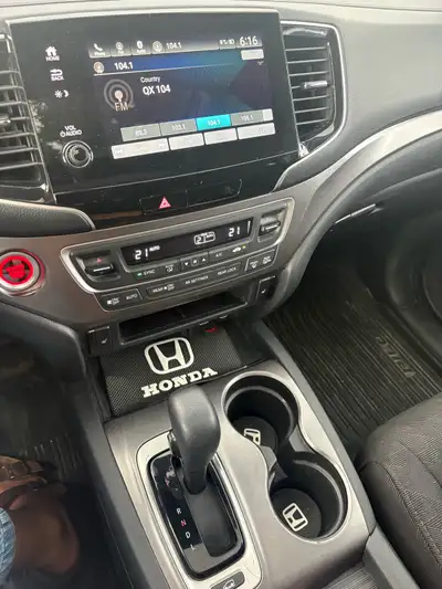 2020 Honda Pilot LX AWD – 102,000 km – $33,900 Clean, well-maintained 2020 Honda Pilot LX AWD with o...