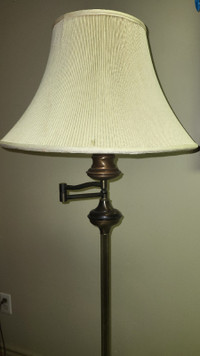 Lampe/lampadaire sur pied antique
