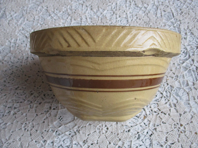 Vintage Yellow Glazed Stripe Stoneware Mixing Bowl in Kitchen & Dining Wares in New Glasgow - Image 3