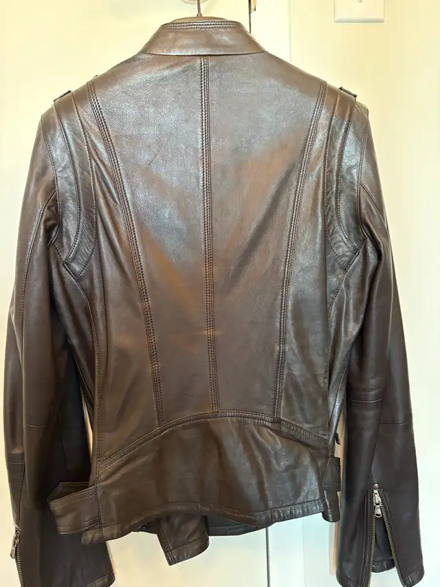 Danier leather jacket women’s in Women's - Tops & Outerwear in Markham / York Region - Image 3