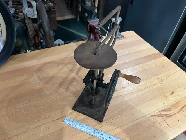Antique 1923 American Boy Fret saw, hand crank scroll saw, Delta in Power Tools in North Bay - Image 3