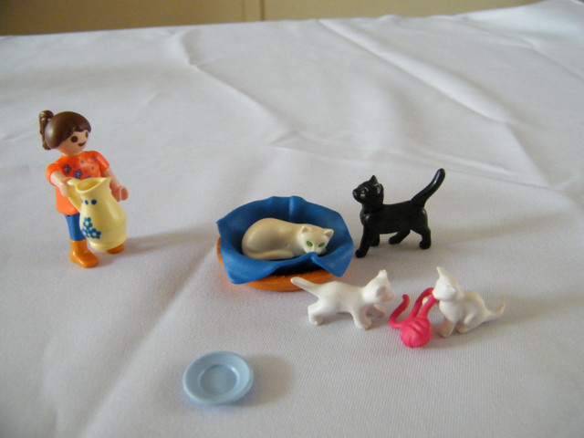 Playmobil fillette et chats dans Jouets et jeux  à Laval/Rive Nord - Image 3