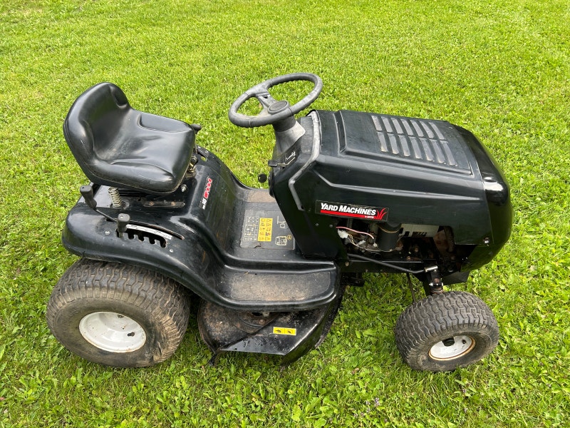 Riding lawn mower Lawnmowers & Leaf Blowers Thunder Bay Kijiji