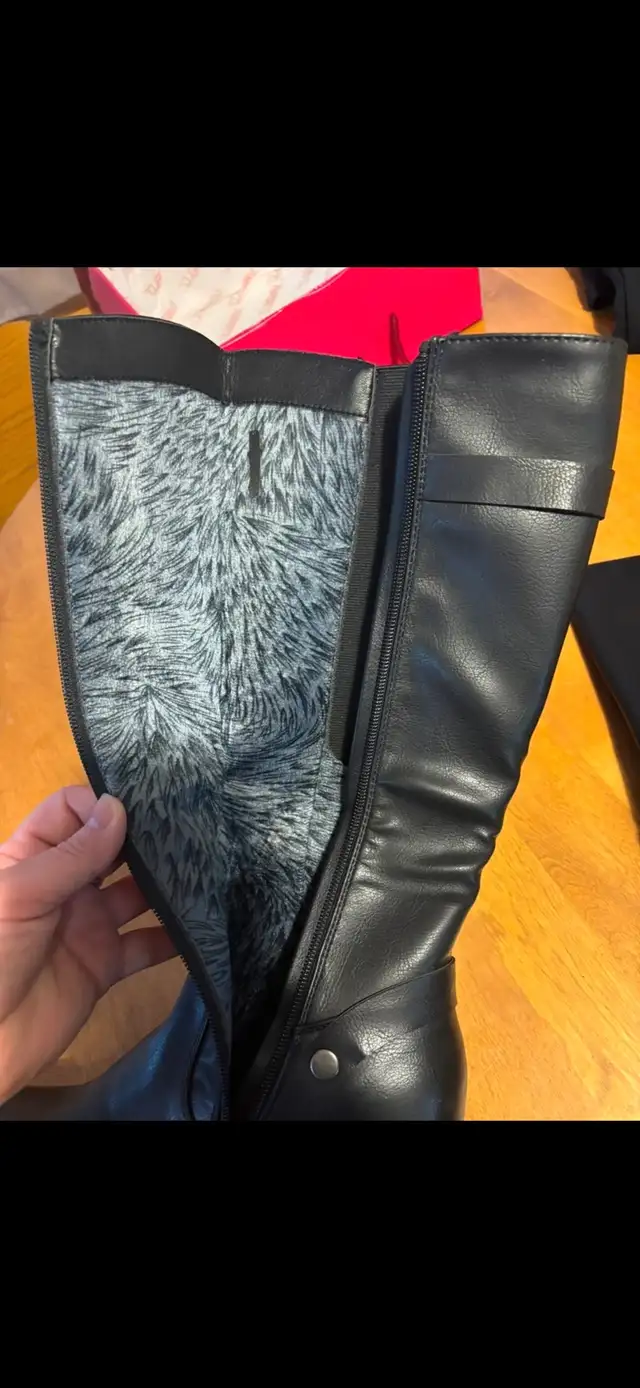 Women’s Boots  in Women's - Shoes in Edmonton - Image 7