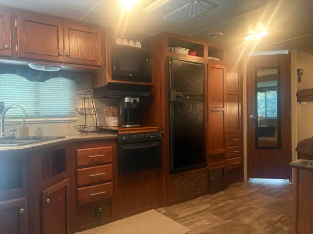 2015 Heartland Trail Runner 29 SLE in Travel Trailers & Campers in Grand Bend - Image 10