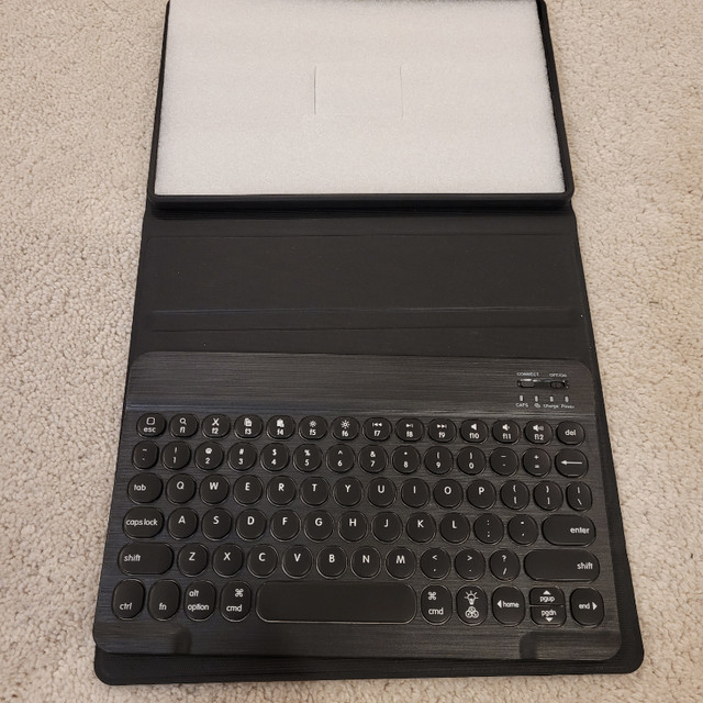 Backlit Wireless Keyboard Case for 10.6 Inch tablet, IPad, Black in iPad & Tablet Accessories in Ottawa - Image 4