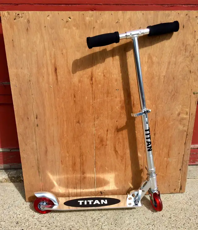 Titan aluminum scooter in Kids in Strathcona County - Image 3