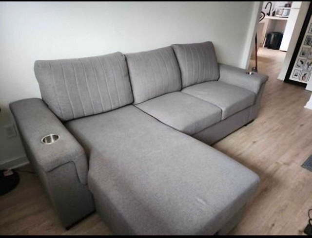 Sofa sectionnel gris dans Sofas et futons  à Laval/Rive Nord